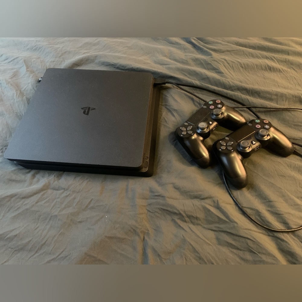 Used PS4 slim Two controllers and Call of Duty Modern WarFare